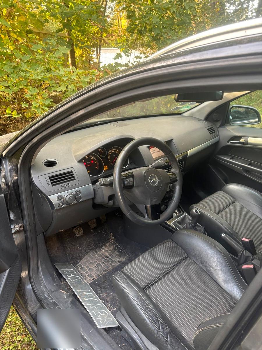 Opel Astra 2010 — engine