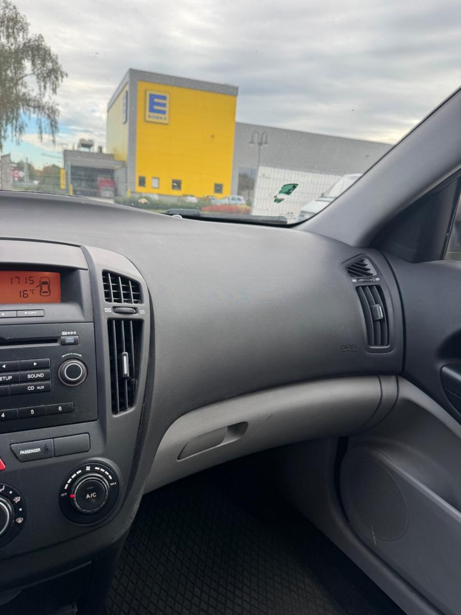 Kia cee'd 2008 — photo 11