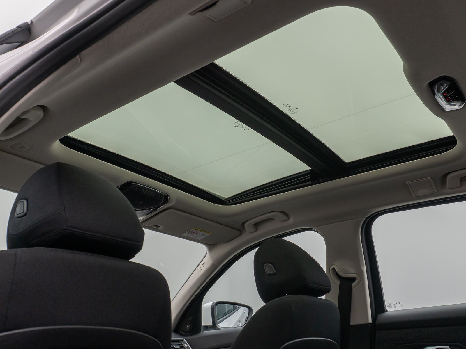 Fahrzeugabbildung BMW 320d  xD Panorama Kamera HUD DAB H/K Lenkradhzg