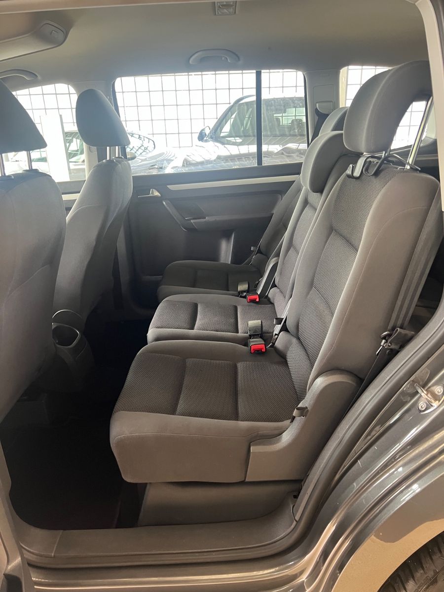 Fahrzeugabbildung Volkswagen Touran 1.6 TDI * 7.SITZER * SITZHEIZUNG *