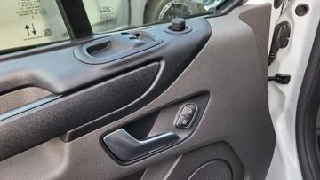 Fahrzeugabbildung Ford Transit Custom Kombi 340 L2 Trend  8 Sitzer