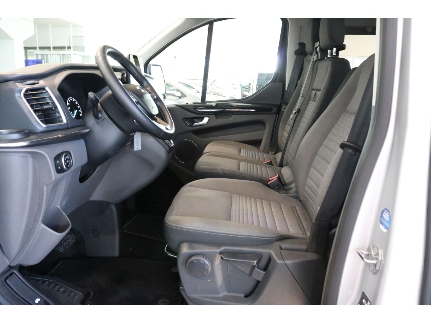 Fahrzeugabbildung Ford Tourneo Custom L1 Titanium 2.0 Kamera Spurh ASS