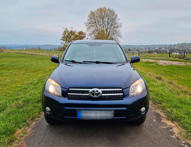 Toyota RAV4 Executive 4x4 Leder PDC Navi T...