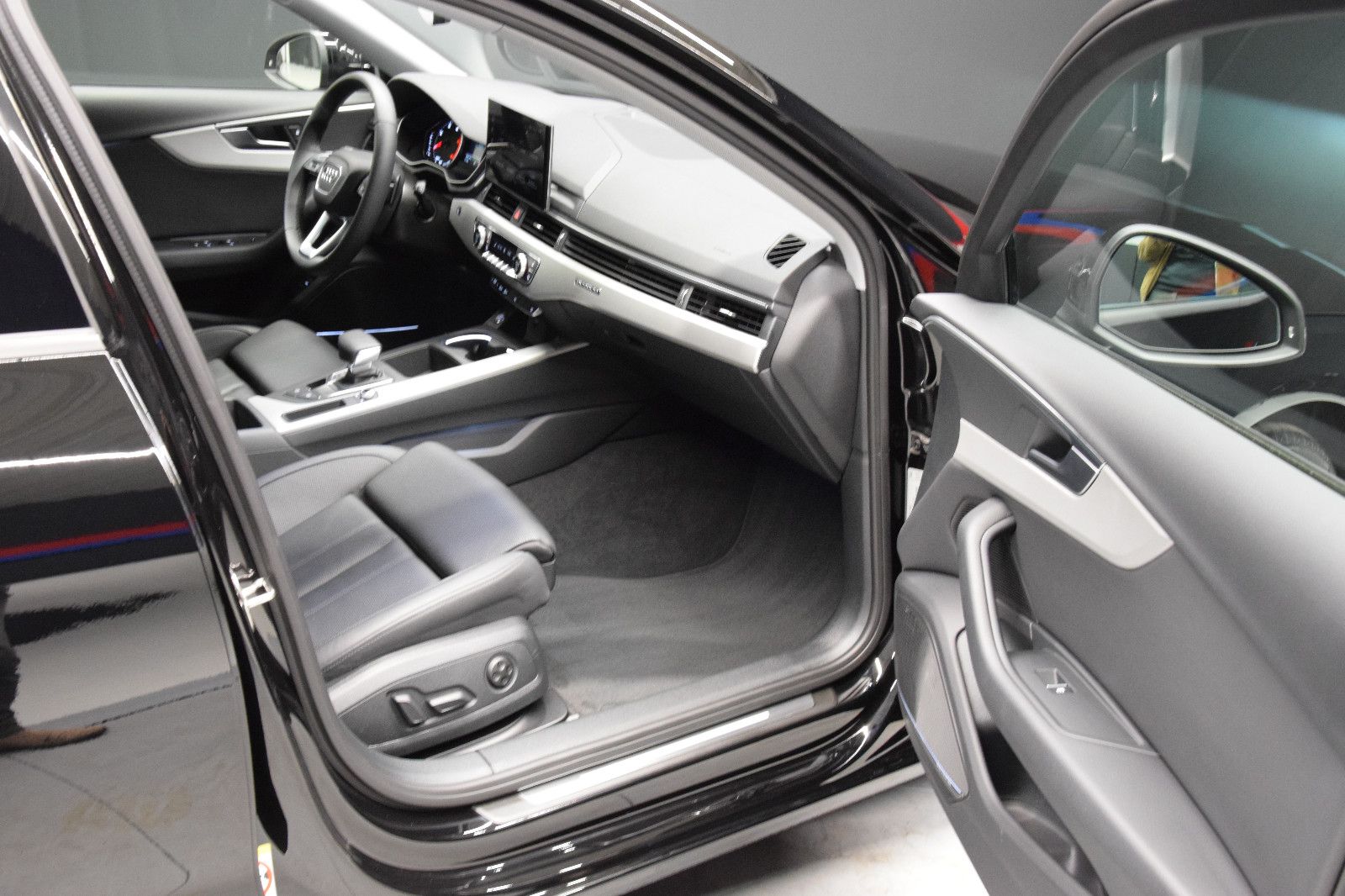 Fahrzeugabbildung Audi A4 Avant 40 TDI quattro B&O HuD Sitzbelü. ACC