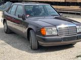 Mercedes-Benz Mercedes 200D W124 - Mercedes-Benz 200: W124 200d