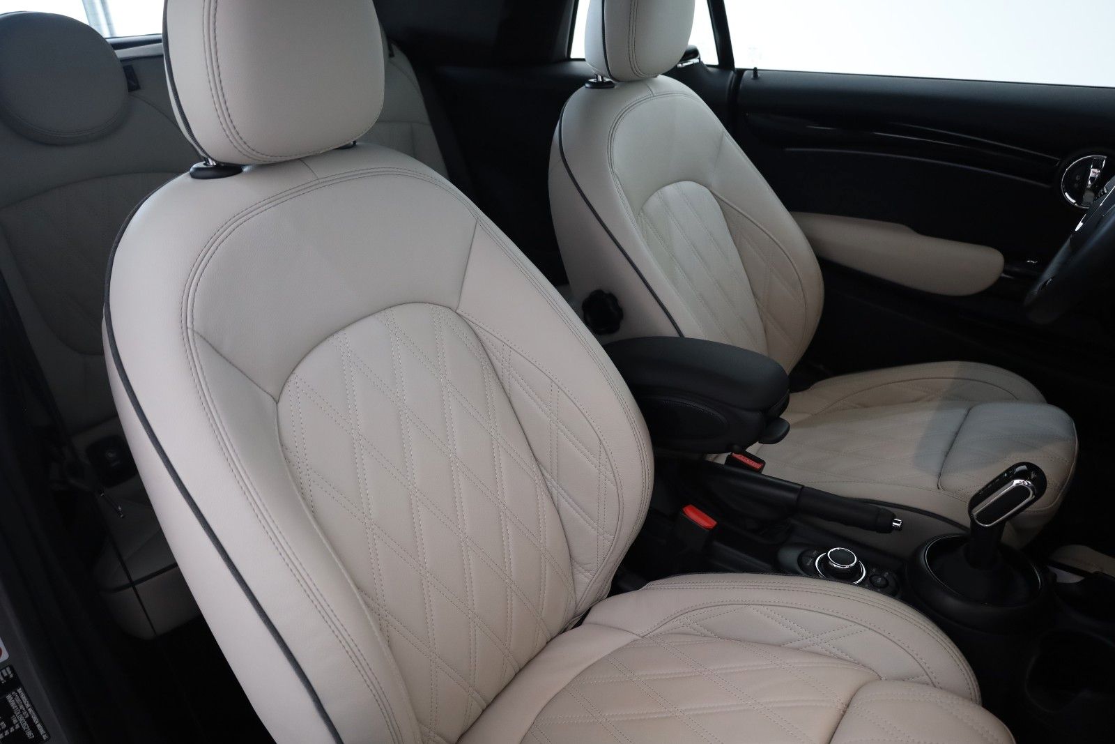 Fahrzeugabbildung MINI Cooper S JCW Trim Leder,Nani,LED,HUD,Apple CarP.