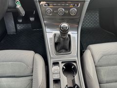 Fahrzeugabbildung Volkswagen Golf VII Variant Comfortline Navi Sitzh. AHK