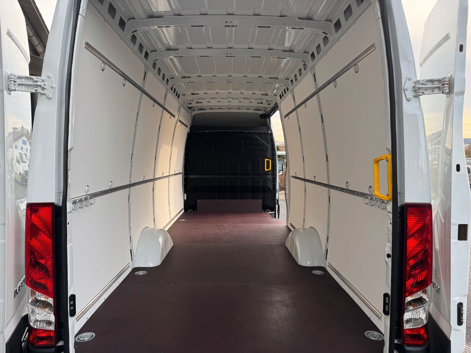 Fahrzeugabbildung Iveco Daily 35S14 HA8 *R4.100mm*Automatik*Kamera*
