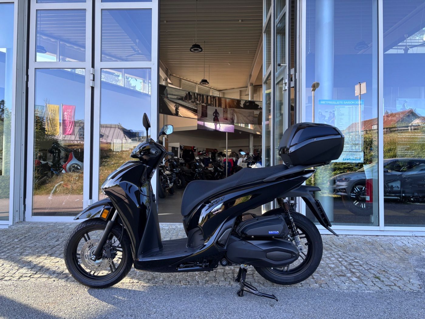 Fahrzeugabbildung Honda SH 350i inklusive Smart-Topcase