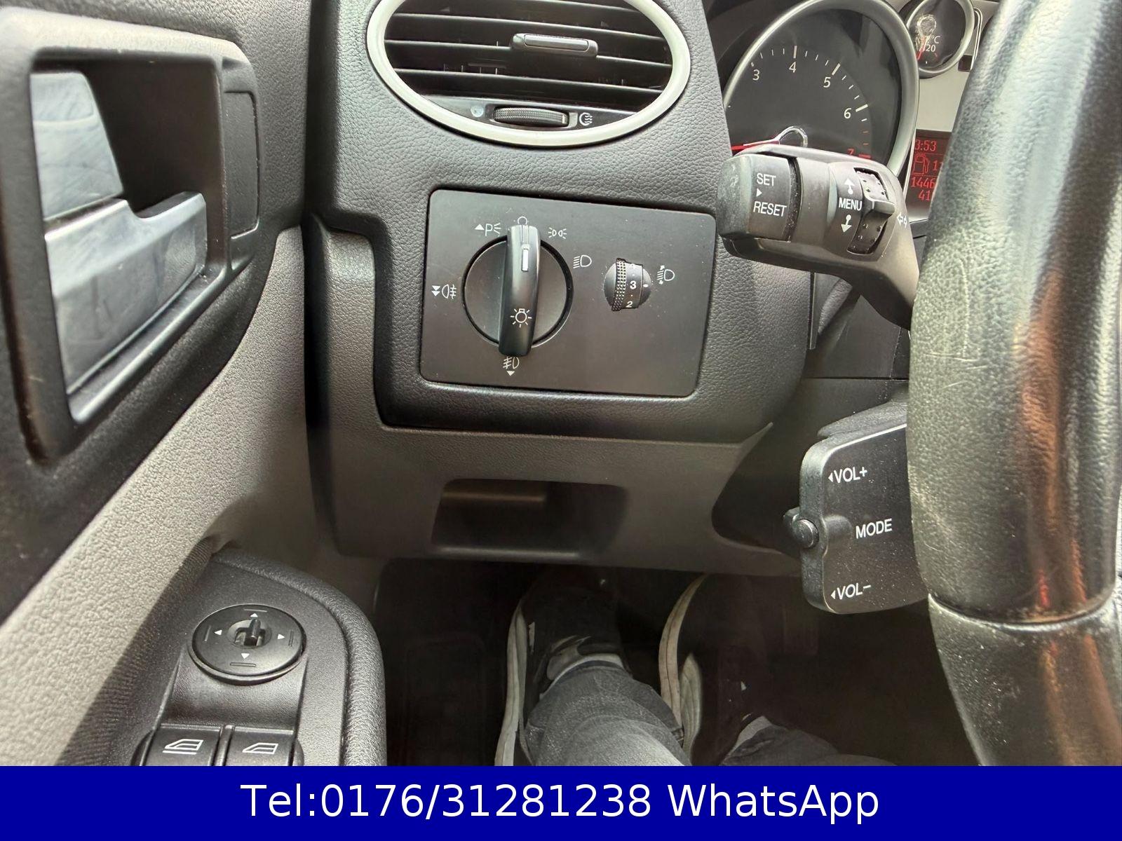 Ford Focus 2009 — photo 16