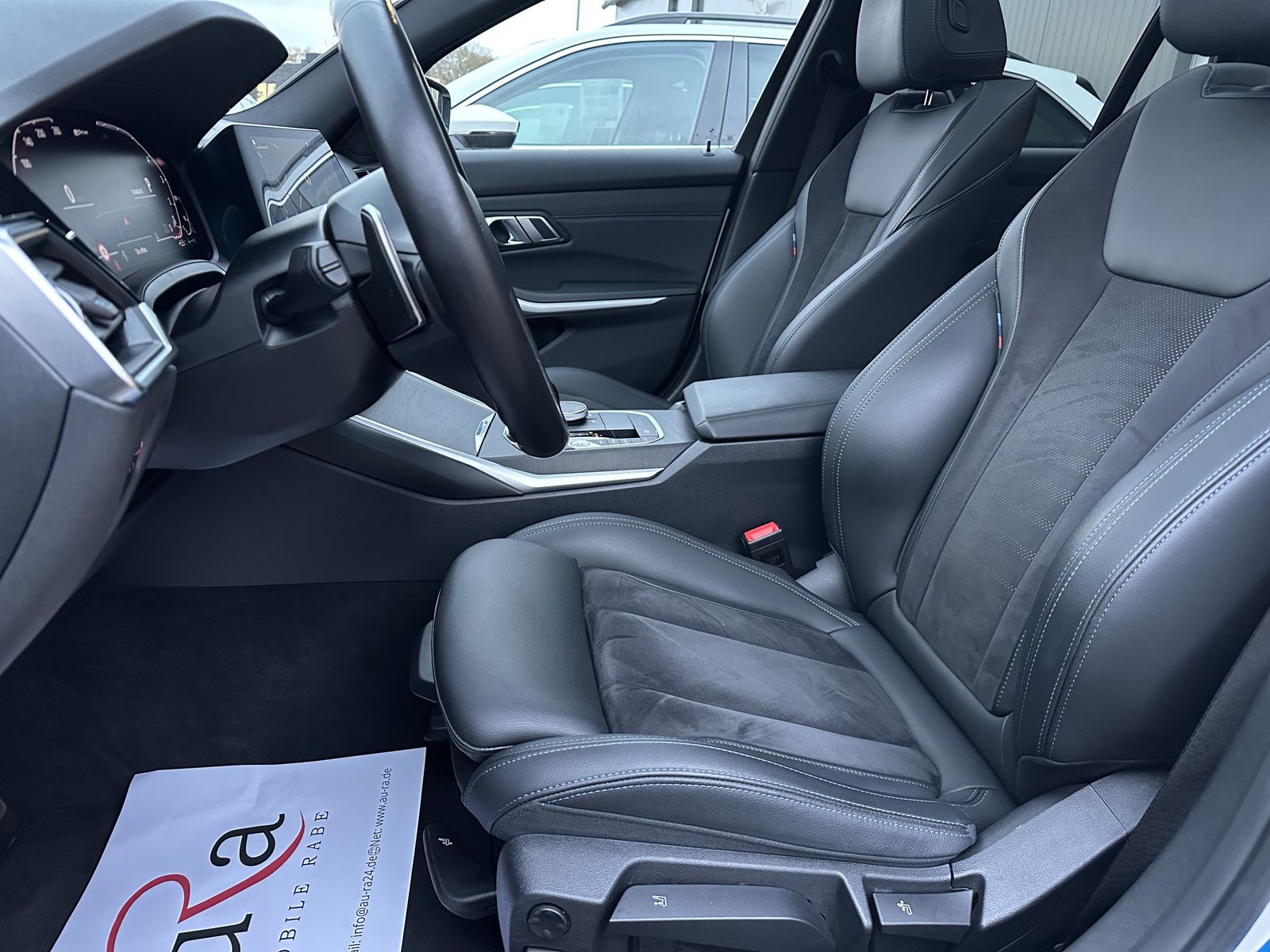 Fahrzeugabbildung BMW 330e Touring M-Sport NAV+LASER+PANO+ACC+HEAD-UP