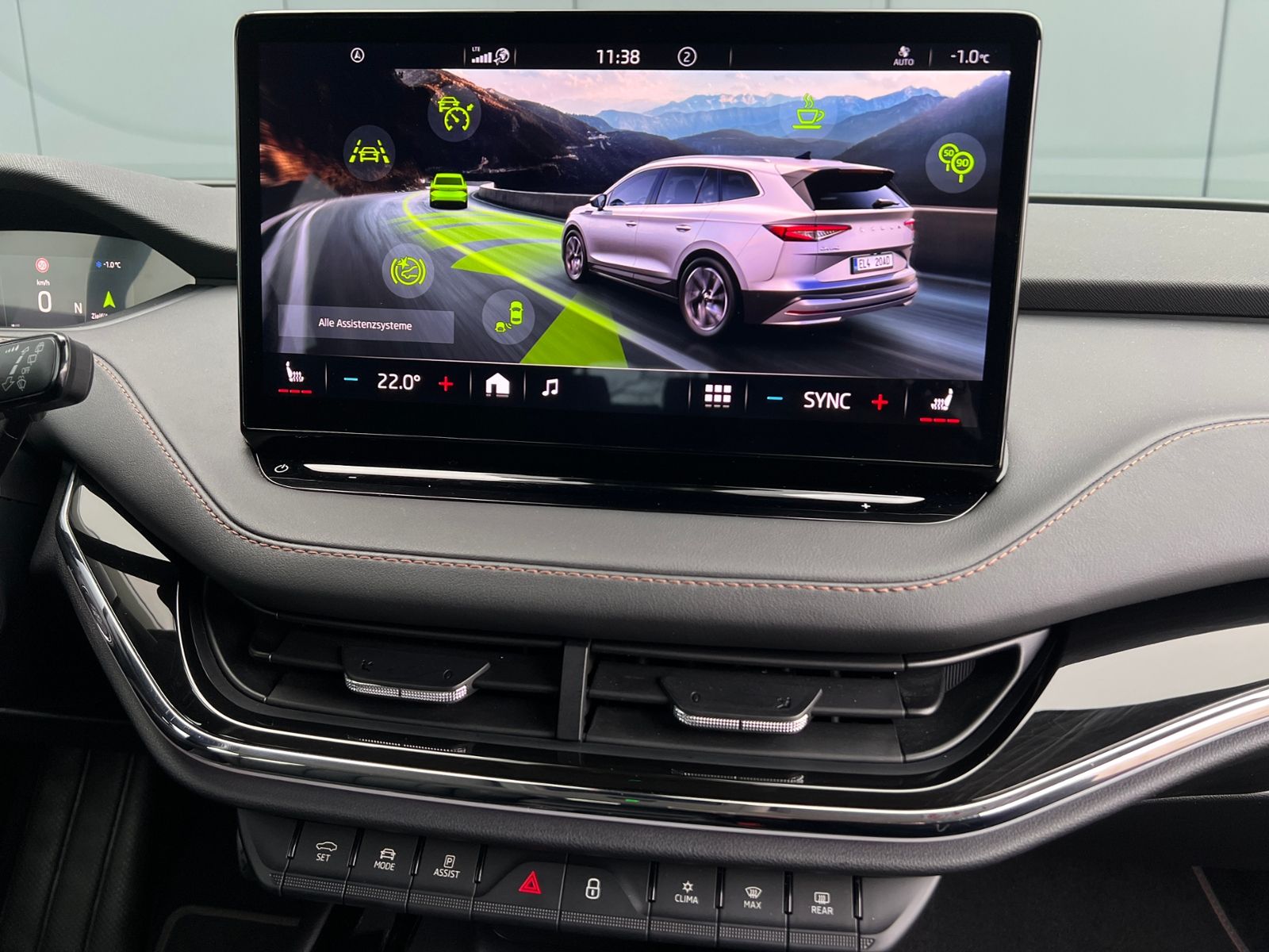 Fahrzeugabbildung SKODA Enyaq iV 80 Suite *AHK, Wärmepumpe, DCC, LED*