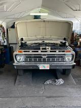 Ford F 100 - Ford F 100 mit Benzin-Antrieb: Automatik