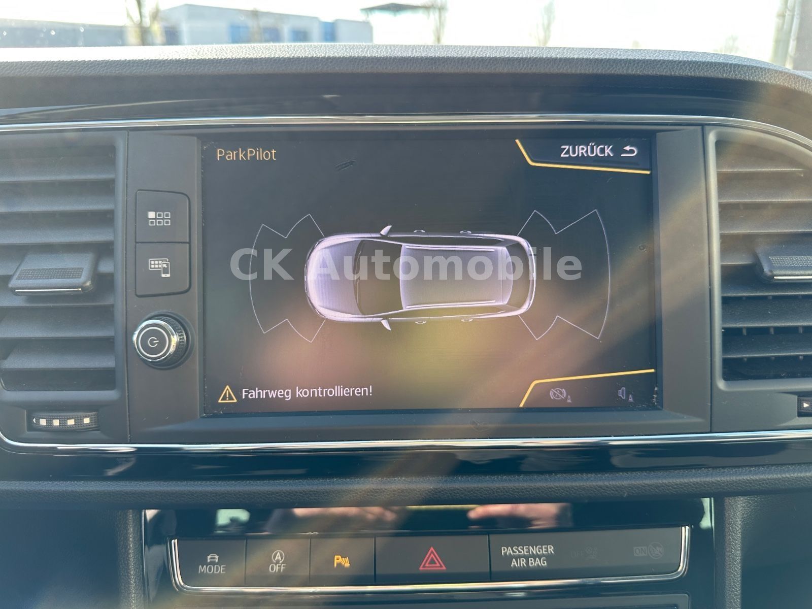 Fahrzeugabbildung SEAT Leon ST 1.5 TSI FR/Navi/Klima/LED/Tempomat/PDC