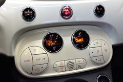 Fahrzeugabbildung Fiat 500 Lounge Panorama rotes-Vollleder PDC Klima