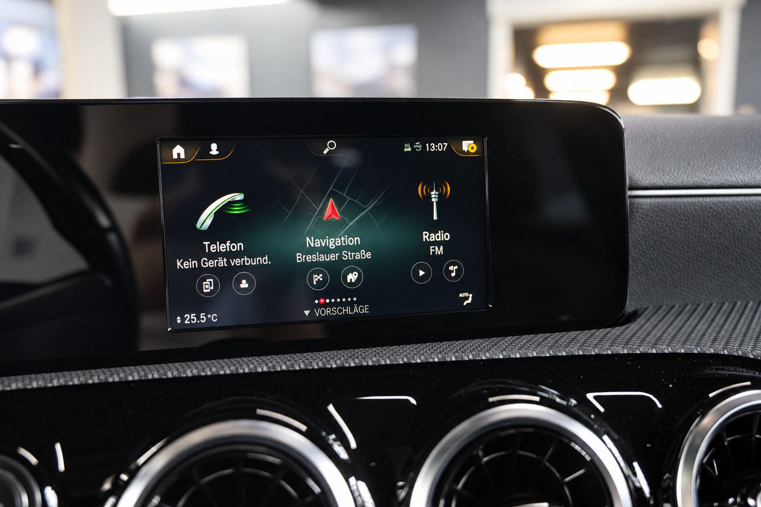Fahrzeugabbildung Mercedes-Benz A 180 A 180 d Limousine *LED*SHZ*Navigation*ACC*