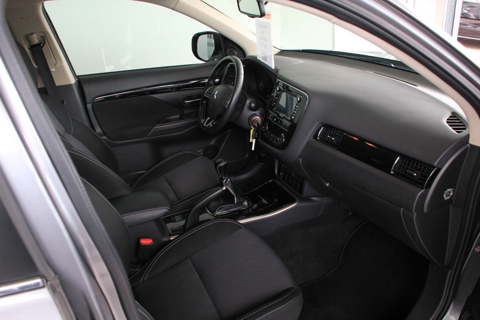 Fahrzeugabbildung Mitsubishi Outlander Active 2WD