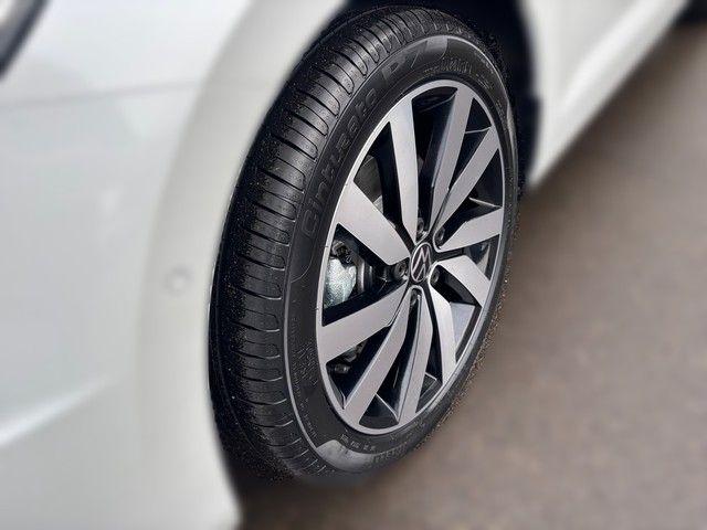 Fahrzeugabbildung Volkswagen Touran 1.5TSI DSG Highline 7-Sitz+STDHZ+AHK+PANO