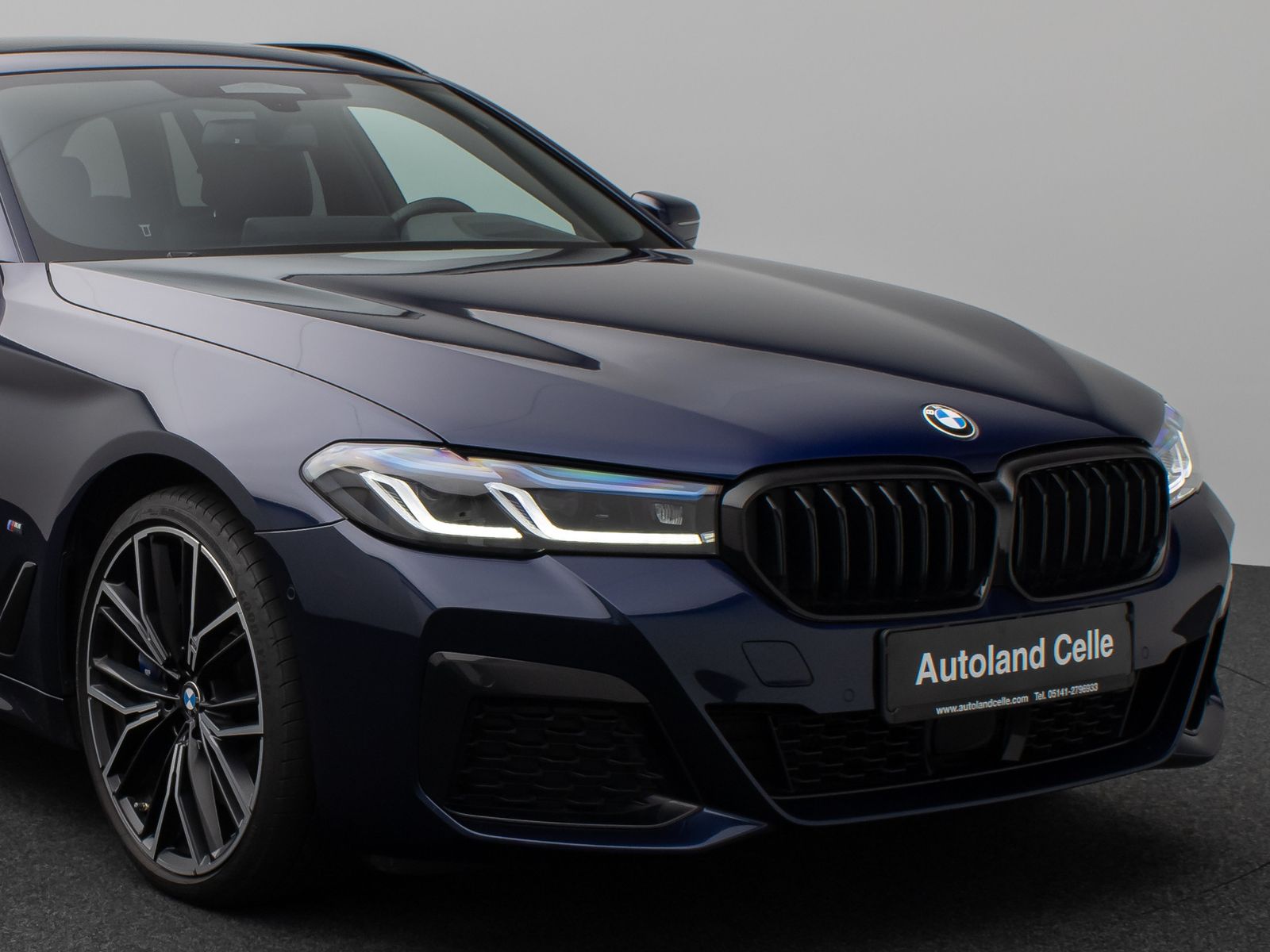Fahrzeugabbildung BMW 540d xD M Sport Panoram Kamer HUD H/K TV Massage