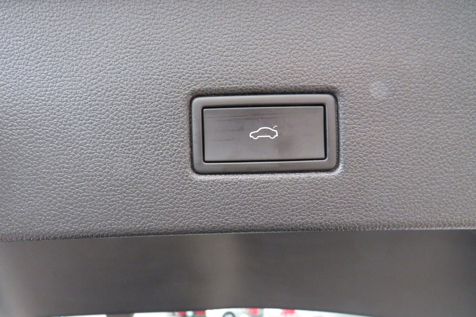 Fahrzeugabbildung Volkswagen T-Roc SPORT/R-LINE ACC KAMERA SITZH. 18`NAVI 1H