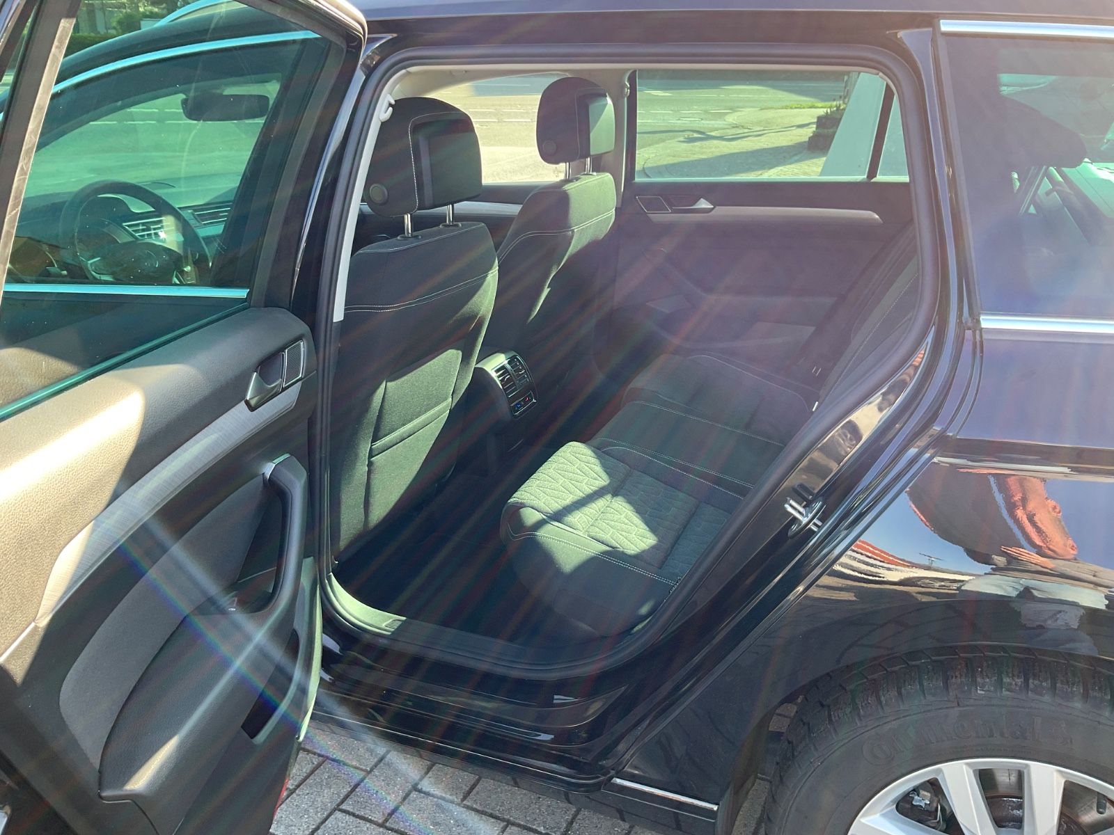 Fahrzeugabbildung Volkswagen Passat Variant 2.0 TDI DSG Busi,ACC,AHK,Kamera