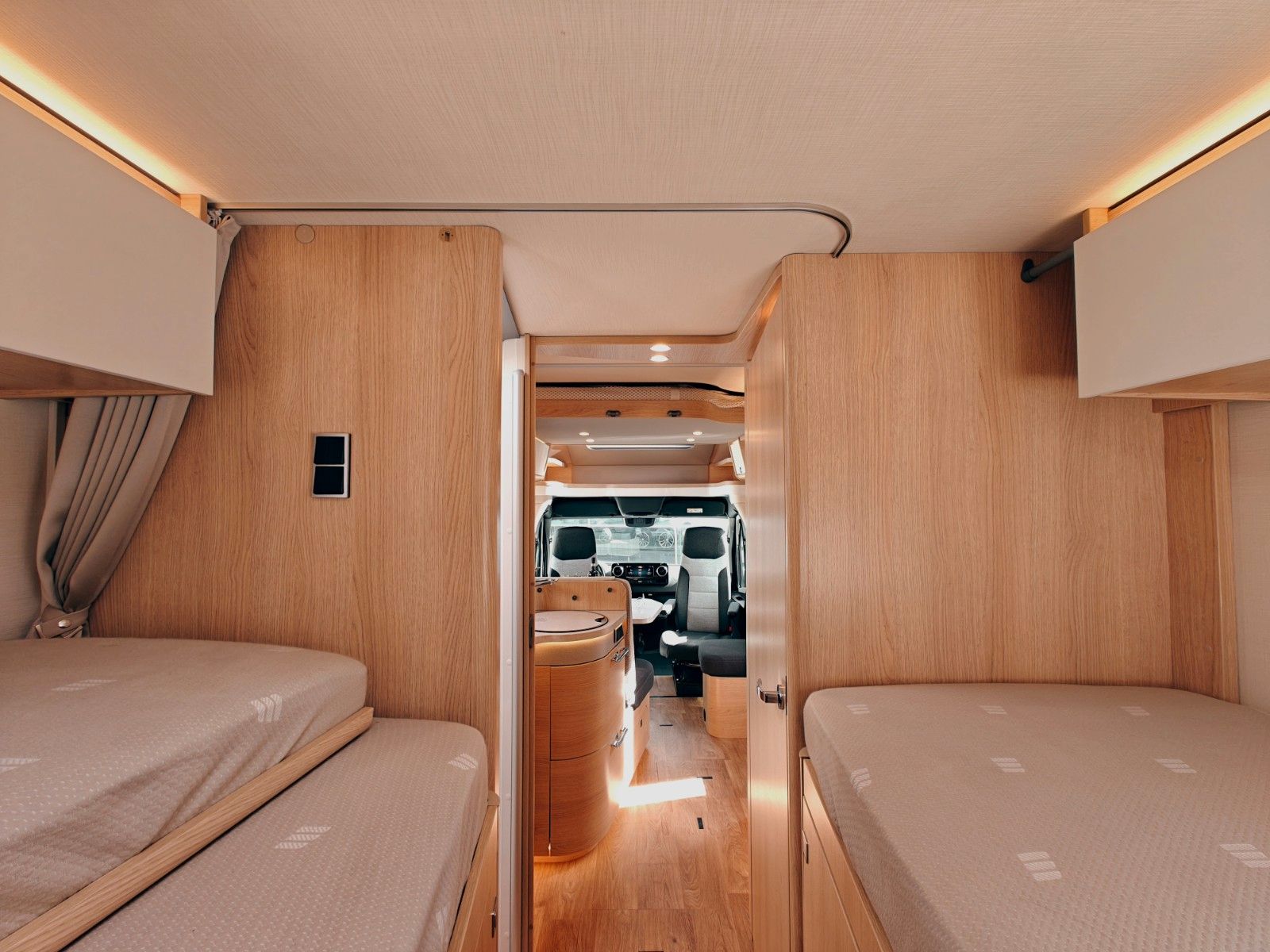 Fahrzeugabbildung HYMER / ERIBA / HYMERCAR B-KLASSE MC T 680 - AUS ERSTBESITZ