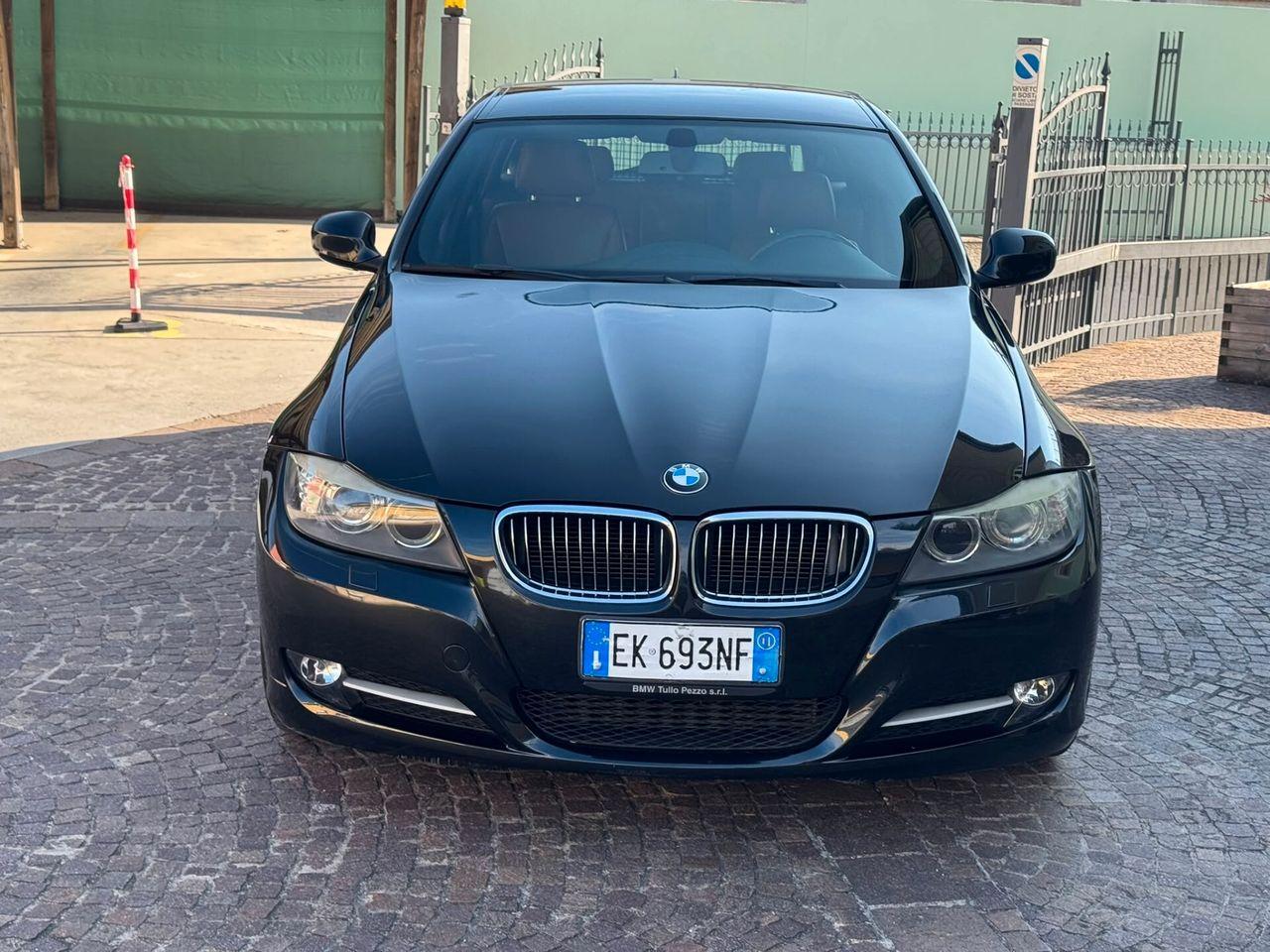 BMW 320 2011 — rear view