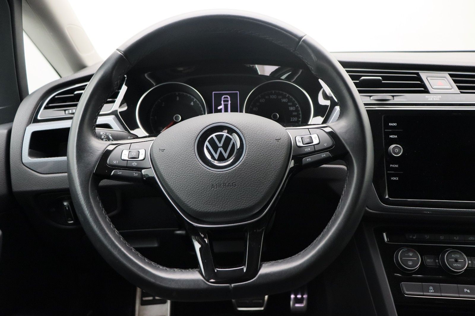 Fahrzeugabbildung Volkswagen Touran Active DSG AHK LED ACC Kamera