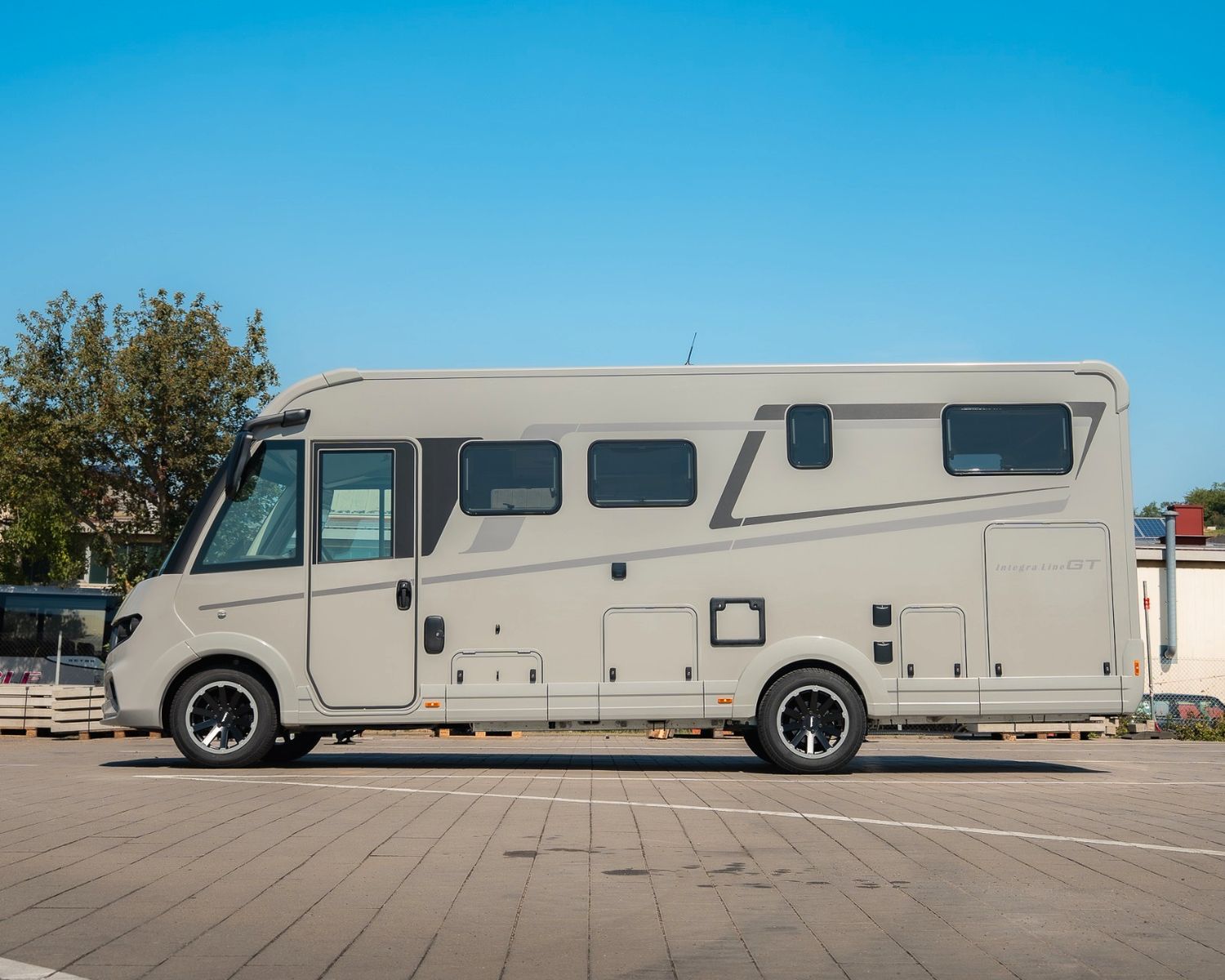 Fahrzeugabbildung Eura Mobil Integra Line 726 EF GT *DELTA / HUBSTÜTZEN*