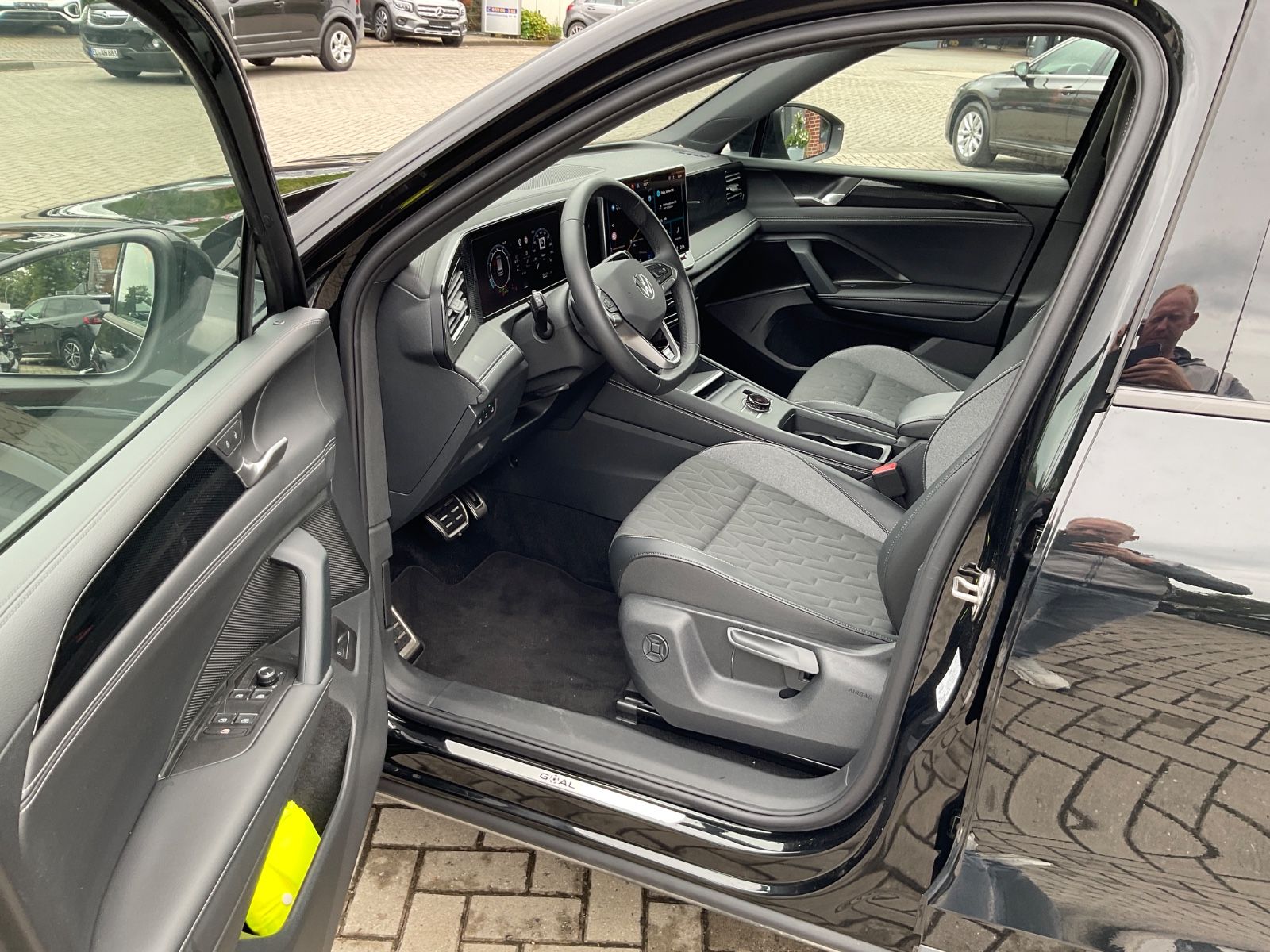 Fahrzeugabbildung Volkswagen Tiguan 1.5 eTSI DSG GOAL,AHK,Kamera,Navi,ACC