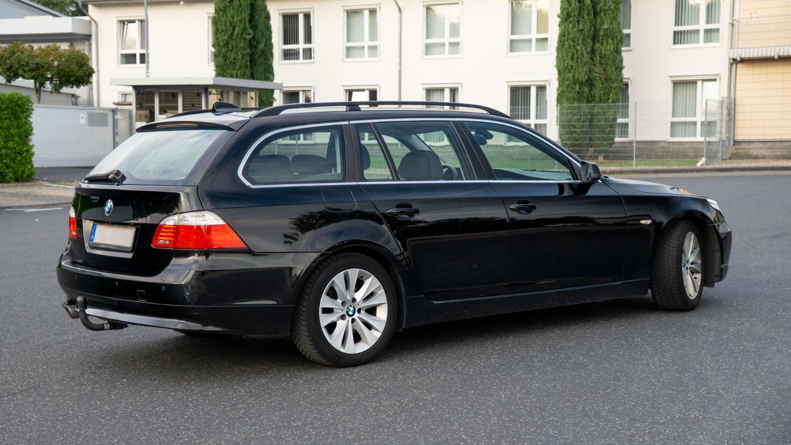 BMW 520 2010 — interior