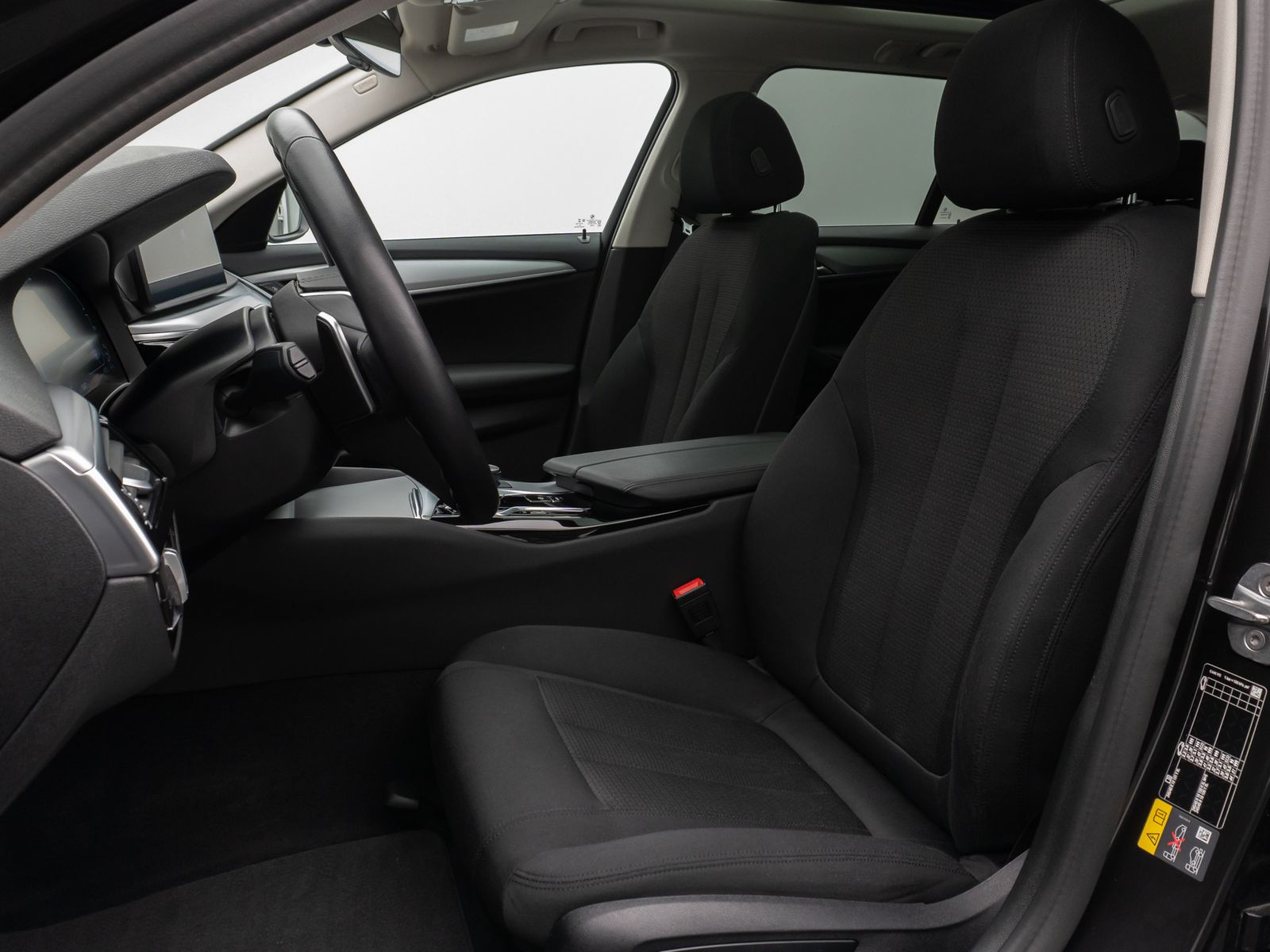 Fahrzeugabbildung BMW 530e xD Panorama DAB CockPitPro Alarm PDC 19Zoll