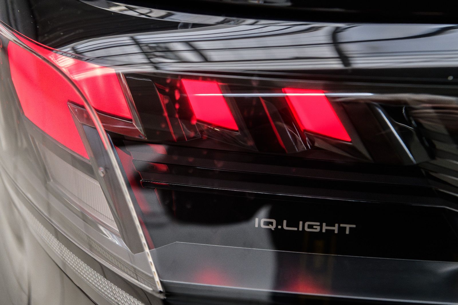 Fahrzeugabbildung Volkswagen T-Roc 1.5 eTSI  Style+IQ-Light+AHK+5 Jahre Gar.