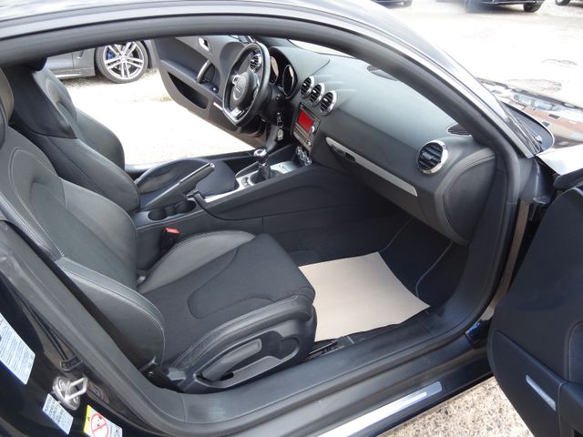 Fahrzeugabbildung Audi TT Coupe/Roadster 2.0 TFSI Coupe/S-Line/Xenon/