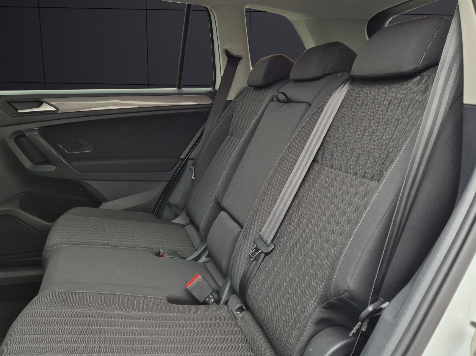 Fahrzeugabbildung Volkswagen Tiguan Allspace TDI LED AHK Navi AID ACC SHZ 18"