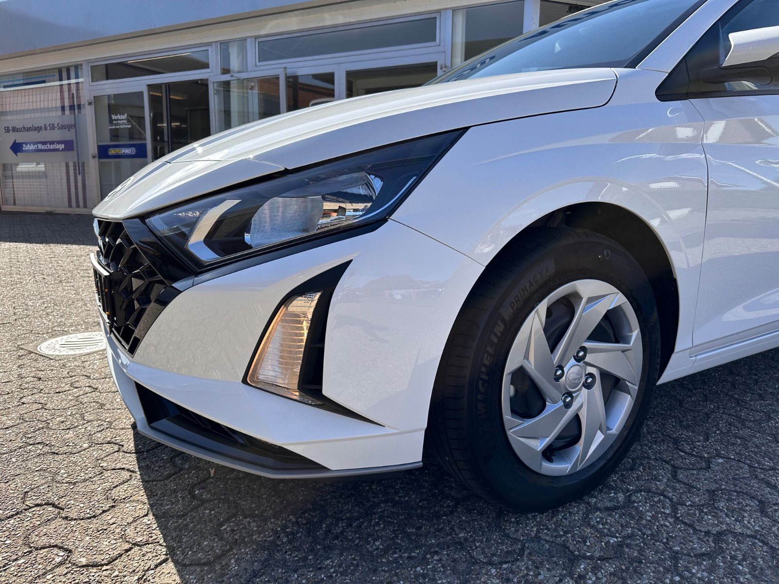 Fahrzeugabbildung Hyundai i20 1.0 T-GDI DCT Comfort APP/Navi/PDC/RFK/SHZG