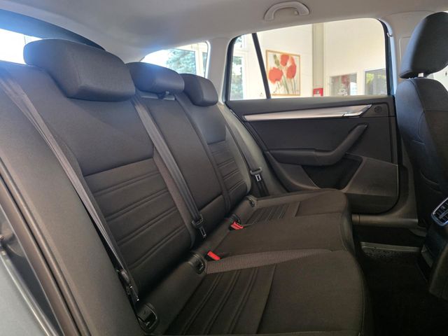SKODA Octavia — Foto 25
