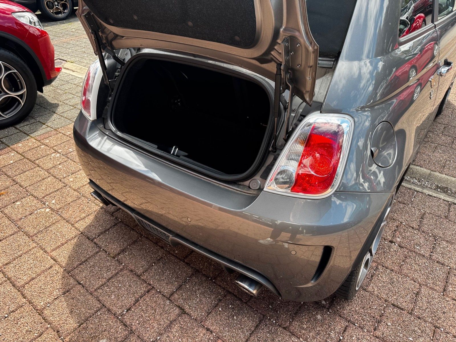 Fahrzeugabbildung Abarth 595C Turismo 1.4 T-Jet 16V Cabrio Automatik