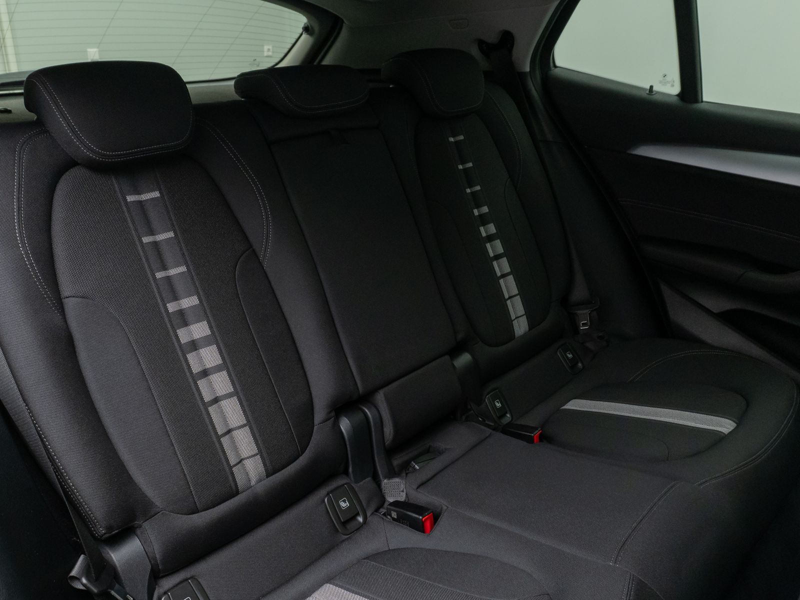 Fahrzeugabbildung BMW X2 xD25e Kamera HUD DAB Navi+ Alarm Sport LED