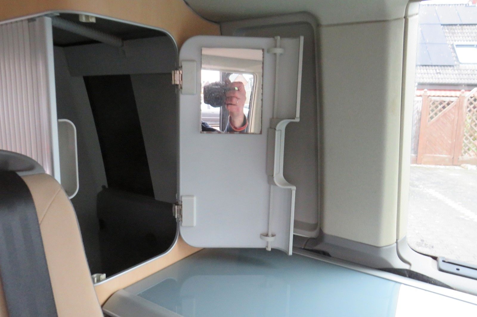 Fahrzeugabbildung Volkswagen T5 California 1.H SCHECKHEFT MOTOR TEILÜBERHOHLT