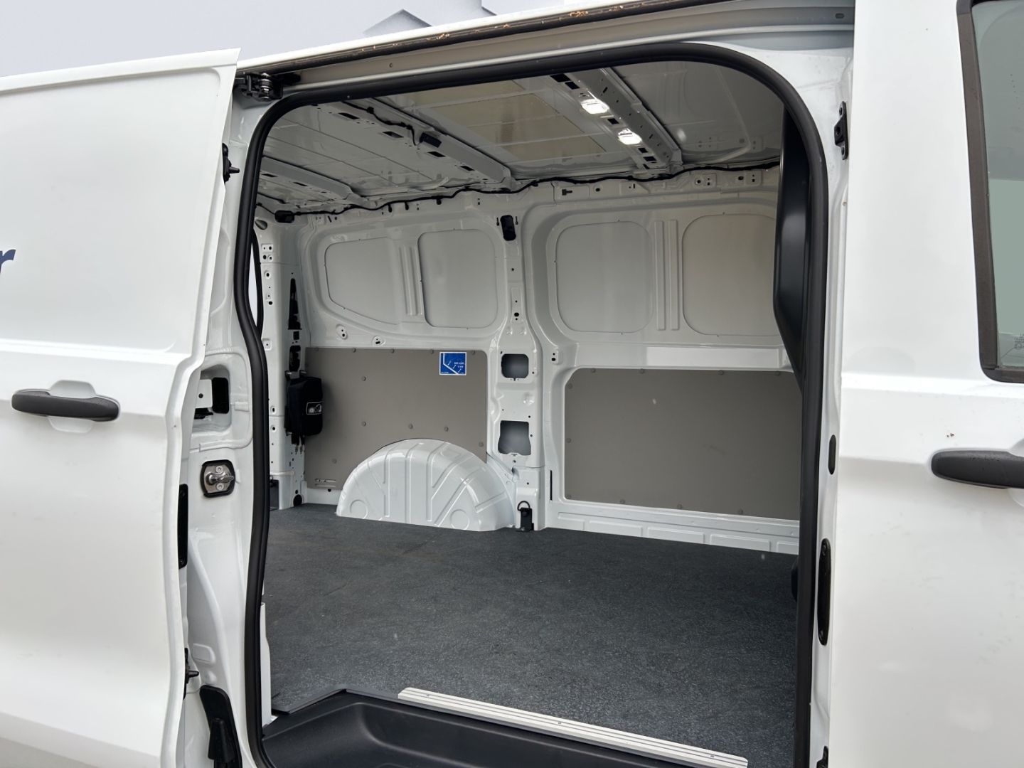 Transporter Kasten 2,0l TDI Automatik AHK Navi K