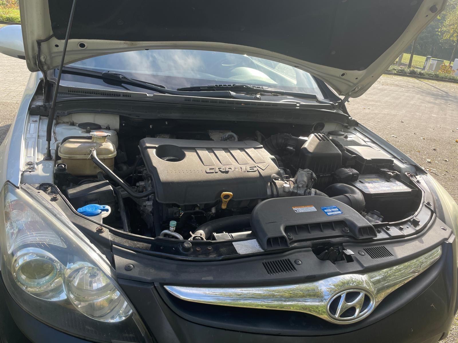 Hyundai i30 2010 — photo 9