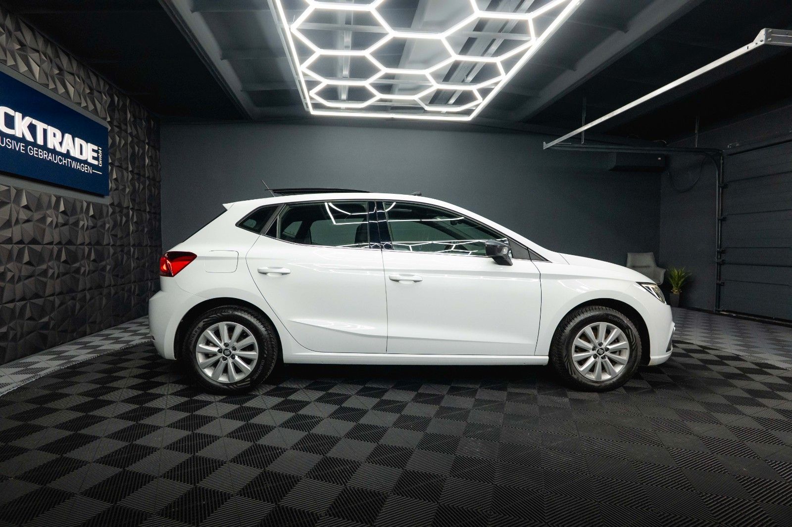 Fahrzeugabbildung SEAT Ibiza Xcellence Sport DSG *LED*Panorama*Kamera*