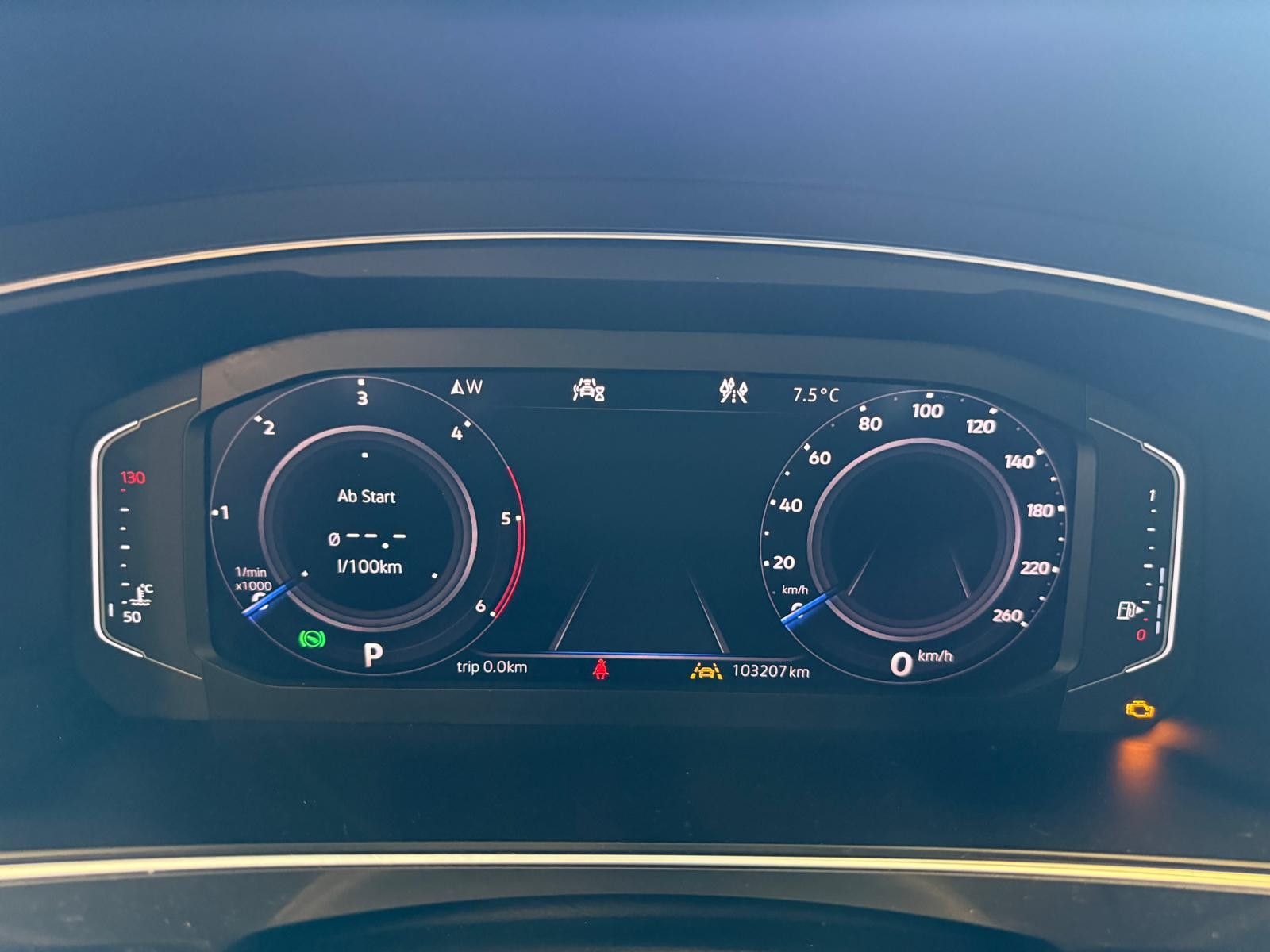Fahrzeugabbildung Volkswagen Tiguan Allspace IQ.DRIVE/1. Hand / Navi /Digital