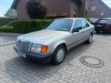 Mercedes-Benz 260E - Mercedes 260 mit Schiebedach