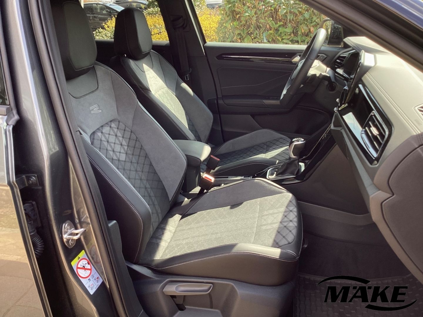 T-Roc R-Line 1.5 TSI DSG AHZV IQ.L ACC BLACK STD