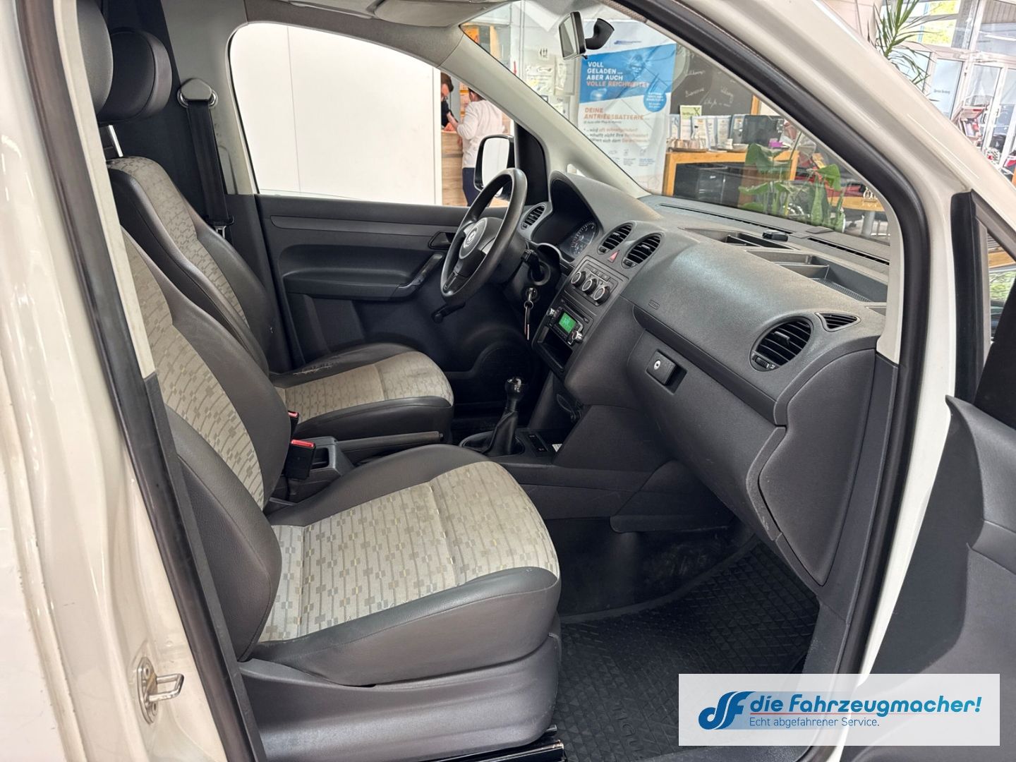 Fahrzeugabbildung Volkswagen Caddy Kasten TÜV 09/26 AHK Klimaauto *EXPORT