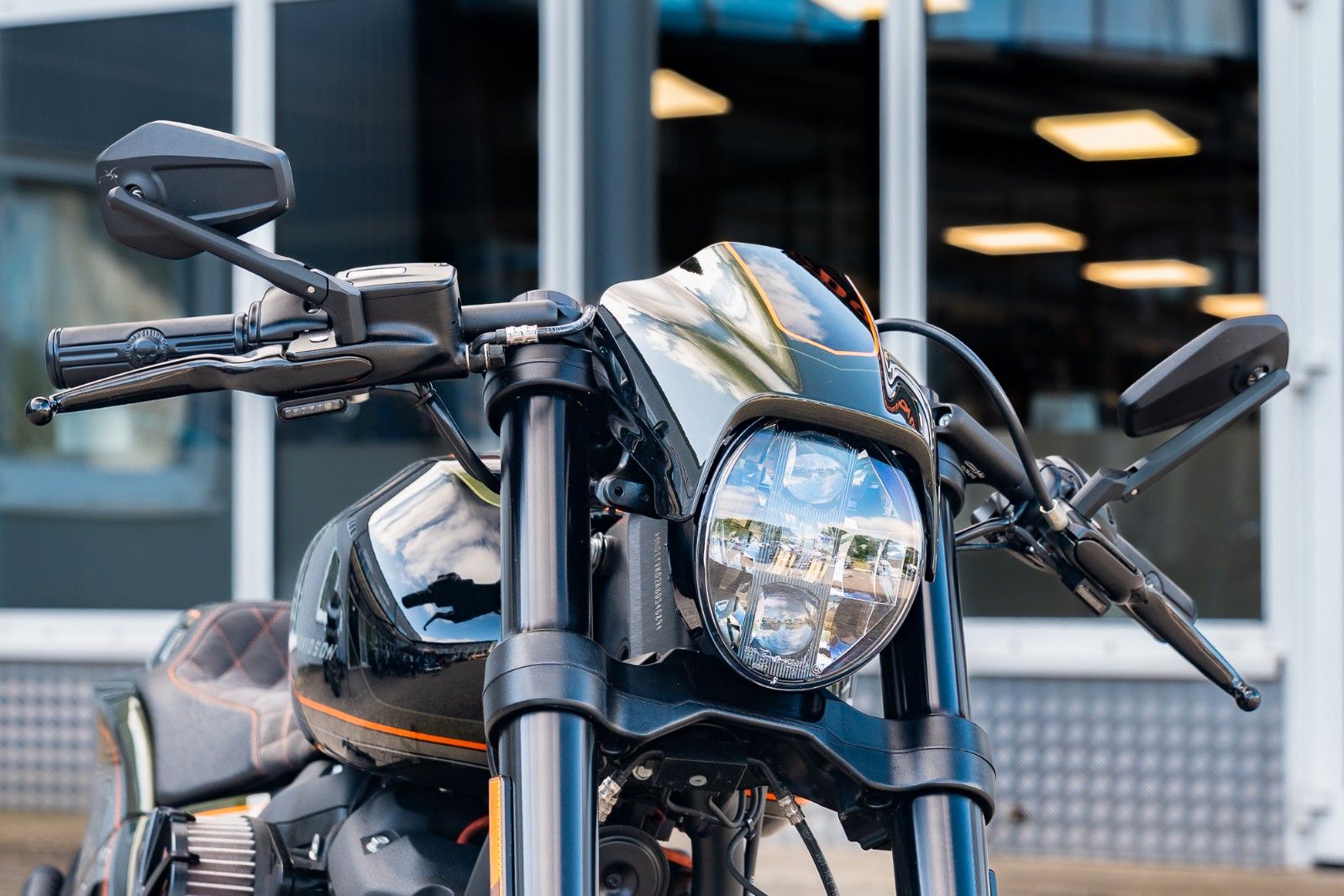 Fahrzeugabbildung Harley-Davidson FXDRS 114 CUI - KESSTECH - SEITLICHER KZH