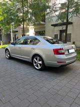 Skoda Octavia 1.8 TSI Elegance Unfallfrei Garagenwagen - Skoda Octavia Gebrauchtwagen in Frankfurt