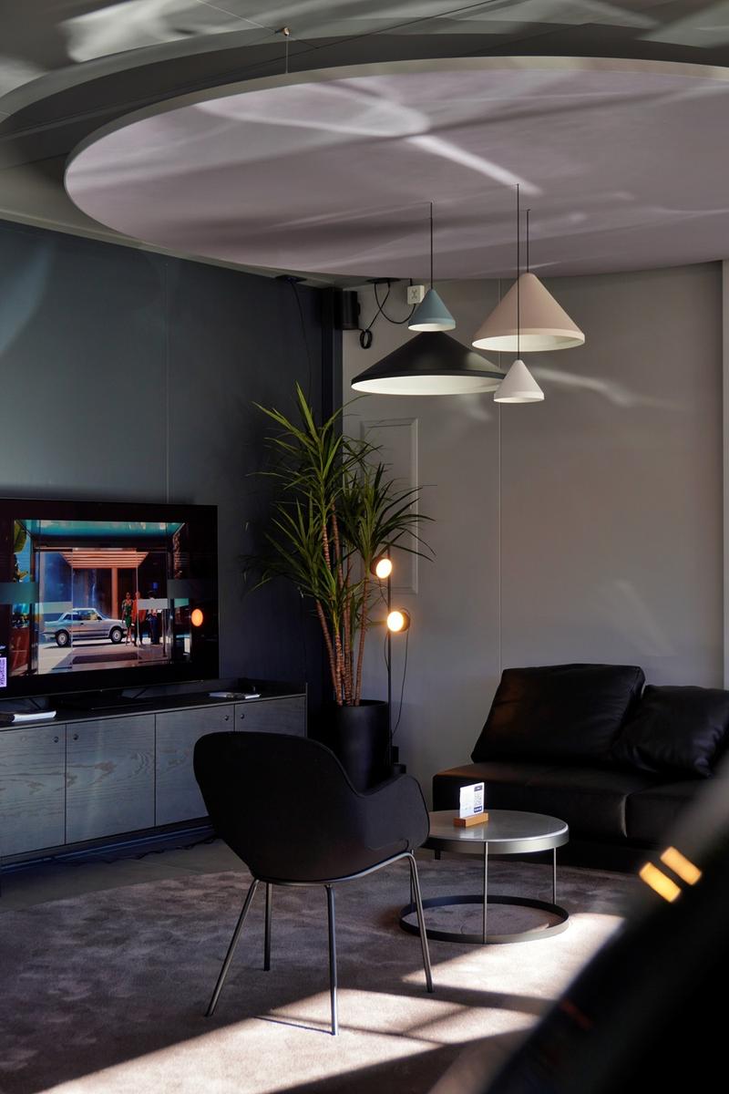 showroom-image-top